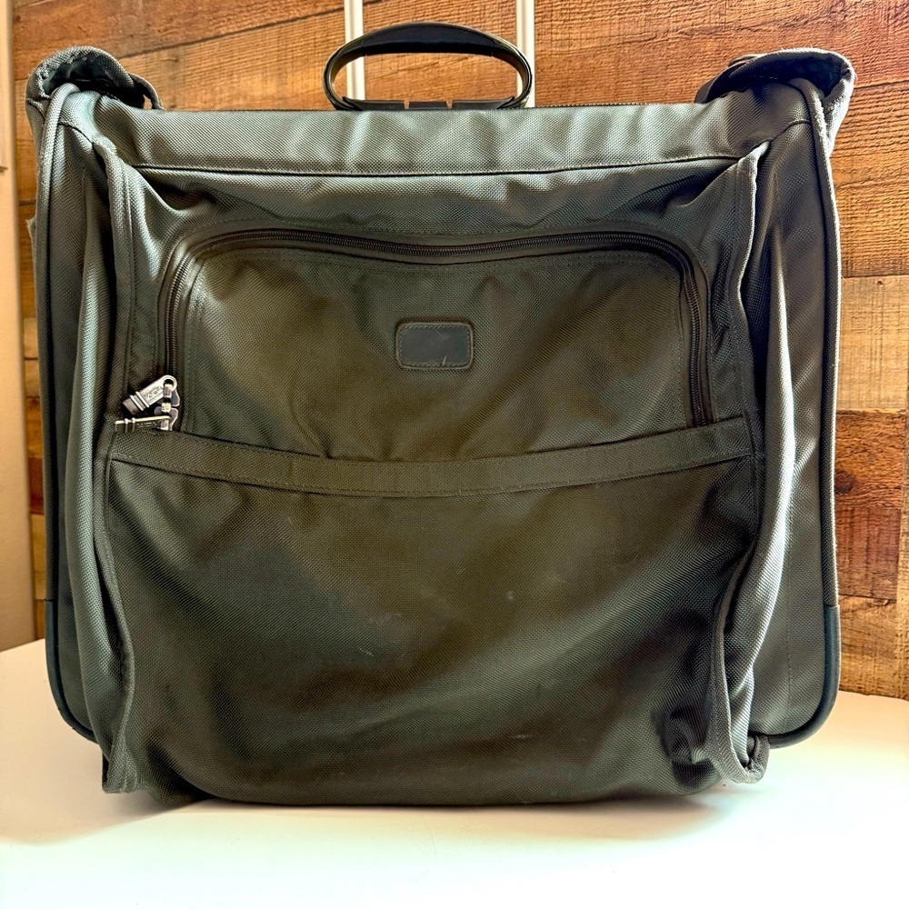 VTG 2241M3 Tumi Alpha 2 Wheeled Large Garment/Suitcase Travel Bag - Picture 3 of 16